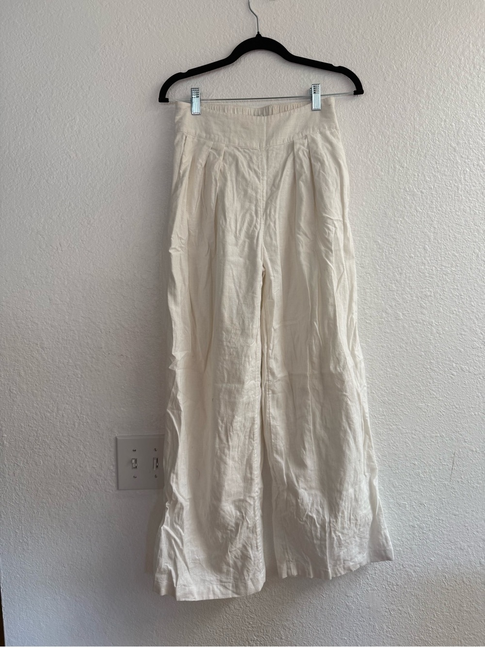 Abercrombie and Fitch Cream Set - Picture 4 of 7